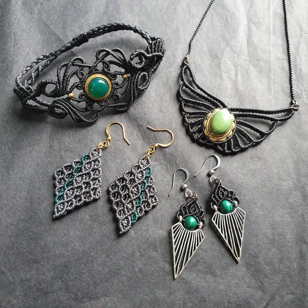 Bijoux Micro-Macramé noir et Pierres fines Vertes : Turquoise, Malachite et Onyx Vert