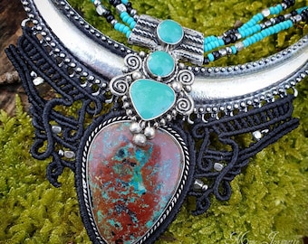 Collier plastron Ethnique - Micro-macramé noir et Chrysocolle