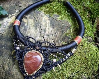 Necklace Plastron double torques True Sunstone & Micro-macramé - Necklace Psytrance, alternative mode, Boho, pagan wicca