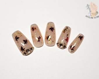 Es otoño - Kit de uñas postizas con purpurina dorada encapsulada y forma de hoja