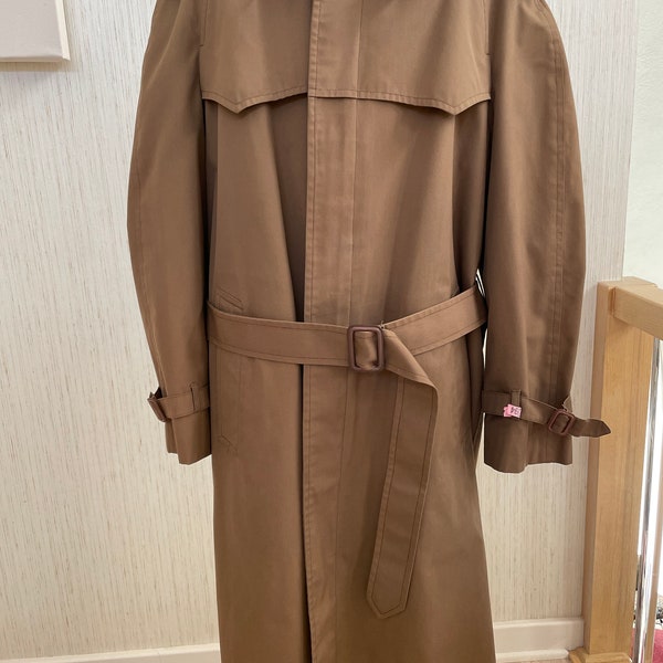 London Fog Trench Coat - Baltimore, MD. - 4th Q. 20th C. - Size 40 Reg.