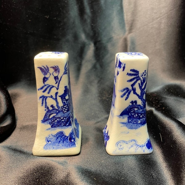 Blue Willow Salt and Pepper Shakers - Japan - c. 1950s