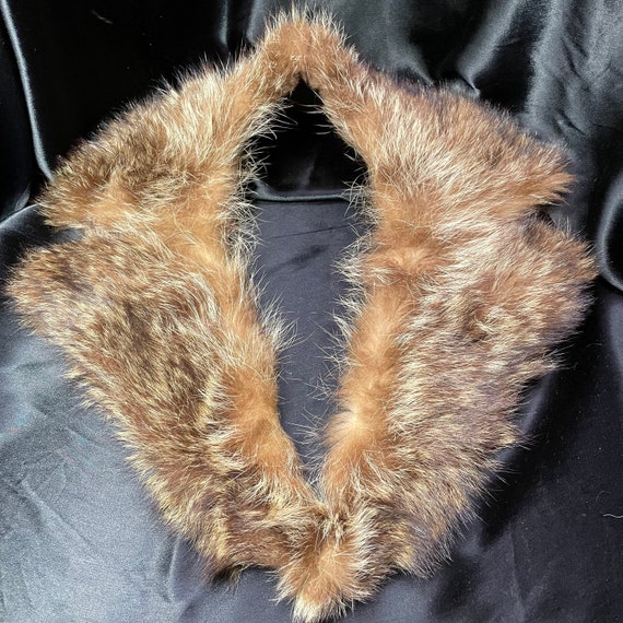 Notched Fox Fur Collar - c. 1970s - image 2