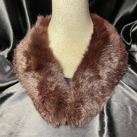 Dark Brown Mink Fur Collar - c. 1970s - image 1