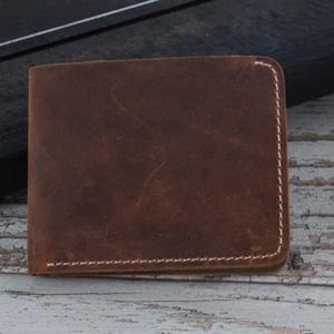 Cartera para hombre de piel plena flor color marrón tostado. ENVÍO GRATIS.
