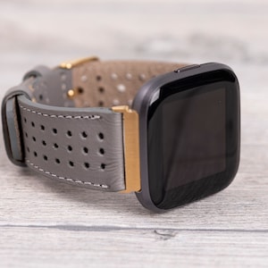 Perforiertes Grau Leder Fitbit Uhrenarmband, Fitbit Versa 1-2-3-Lite-Sense, kostenloser Versand