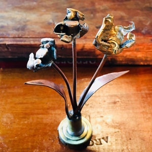 Bullet Flowers Copper Stem and Leaves Shell Base