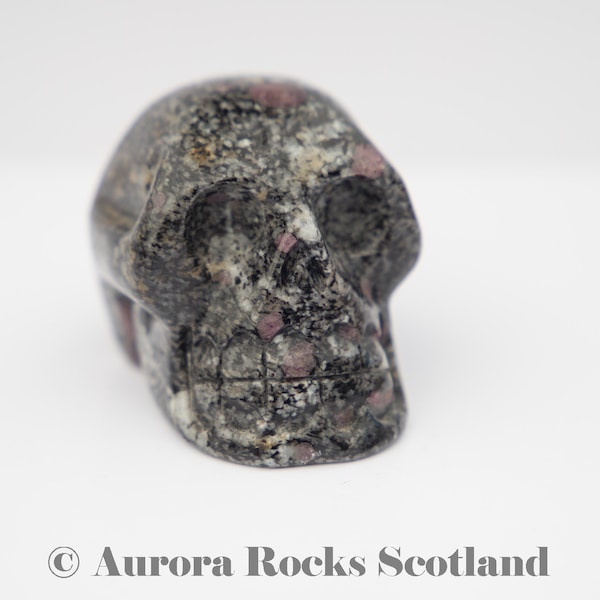 Spinel in matrix carved skull - Crystal healing - Crystal Skull stones - Chakra healing