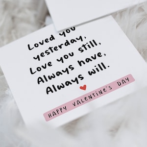Je t'aimais hier, je t'aime toujours, je t'aime toujours, je t'aimerai toujours - Jolie carte de Saint-Valentin - Carte de voeux Citations sur l'amour