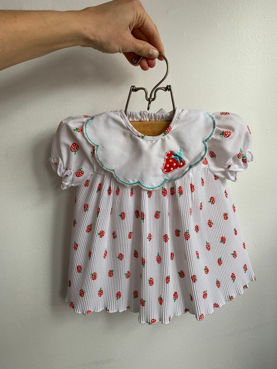 Strawberry dress vintage