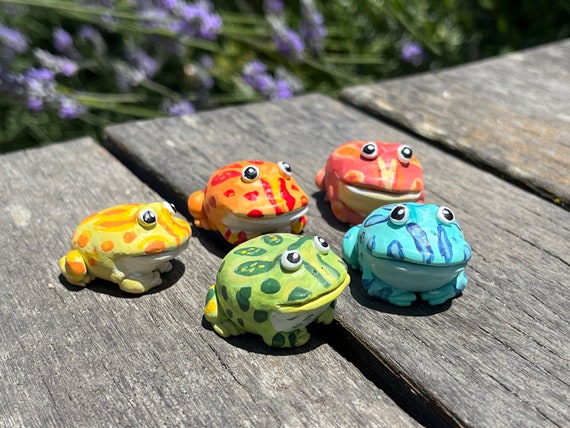 Mini frogs I made from polymer clay today. : r/crafts