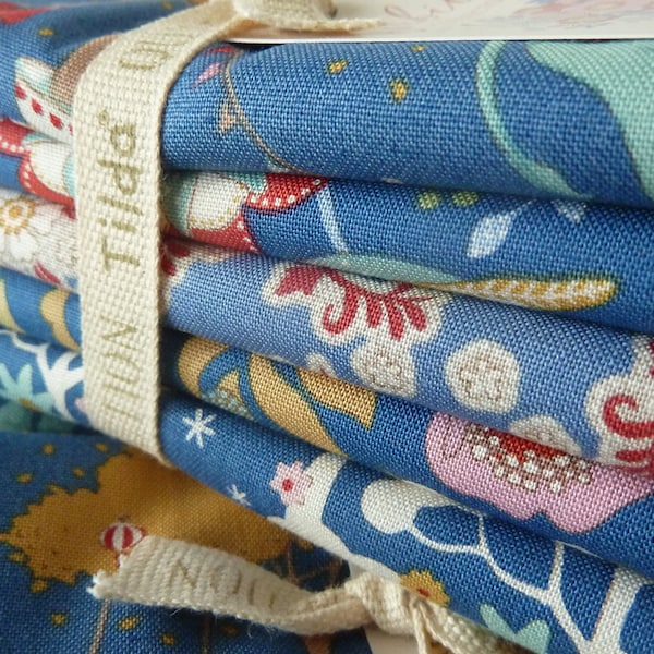 1 Tilda Stoffpaket Jubilee Blue - Fat Quarter Bundle 300183, 5 fabrics 50 x 55 cm, Tilda Stoffe, Baumwollstoff