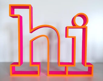 3D Schriftzug „Hi“ – Neon Pink Orange | Moderne Deko | Design Wohnaccessoire