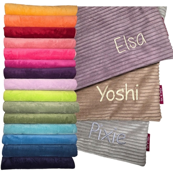Corddecke Hundedecke mit Namen bestickt personalisierte Kuscheldecke Tierdecke Breitcord Katzendecke moderne Schmusedecke, Decke mit Namen,
