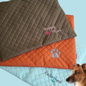 Hundedecke für draußen mit Namen bestickt, gefütterte Decke zum mitnehmen für Restaurant, Büro, Arbeitsplatz, Bürohund, Hund unterwegs, Outdoor, Hundeurlaub, Urlaub mit Hund, Campingdecke Hund, Nordsee Ostsee, Holland mit Hund, Ferienhaus Decke