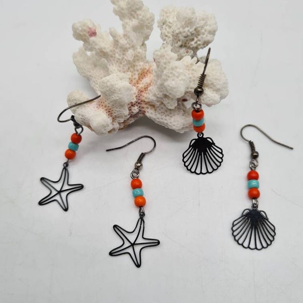 Boucle d'oreille coquillage ou étoile de mer, perle filigrane noir, orange et turquoise, idée cadeau fait main