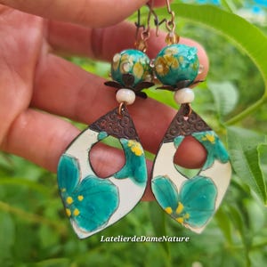 Boho earring, green and white flower