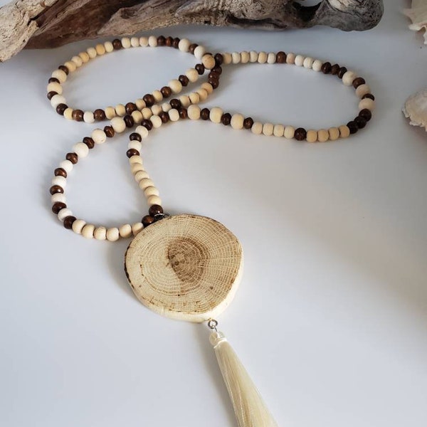 Collier, bois naturel, long collier de perles, pompon, idée cadeau, fait main