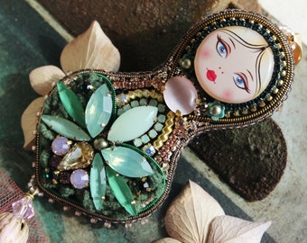 Custom Green Matryoshka collana di bambola nidificante, fiori di cristallo babushka bambola pendente per lei.