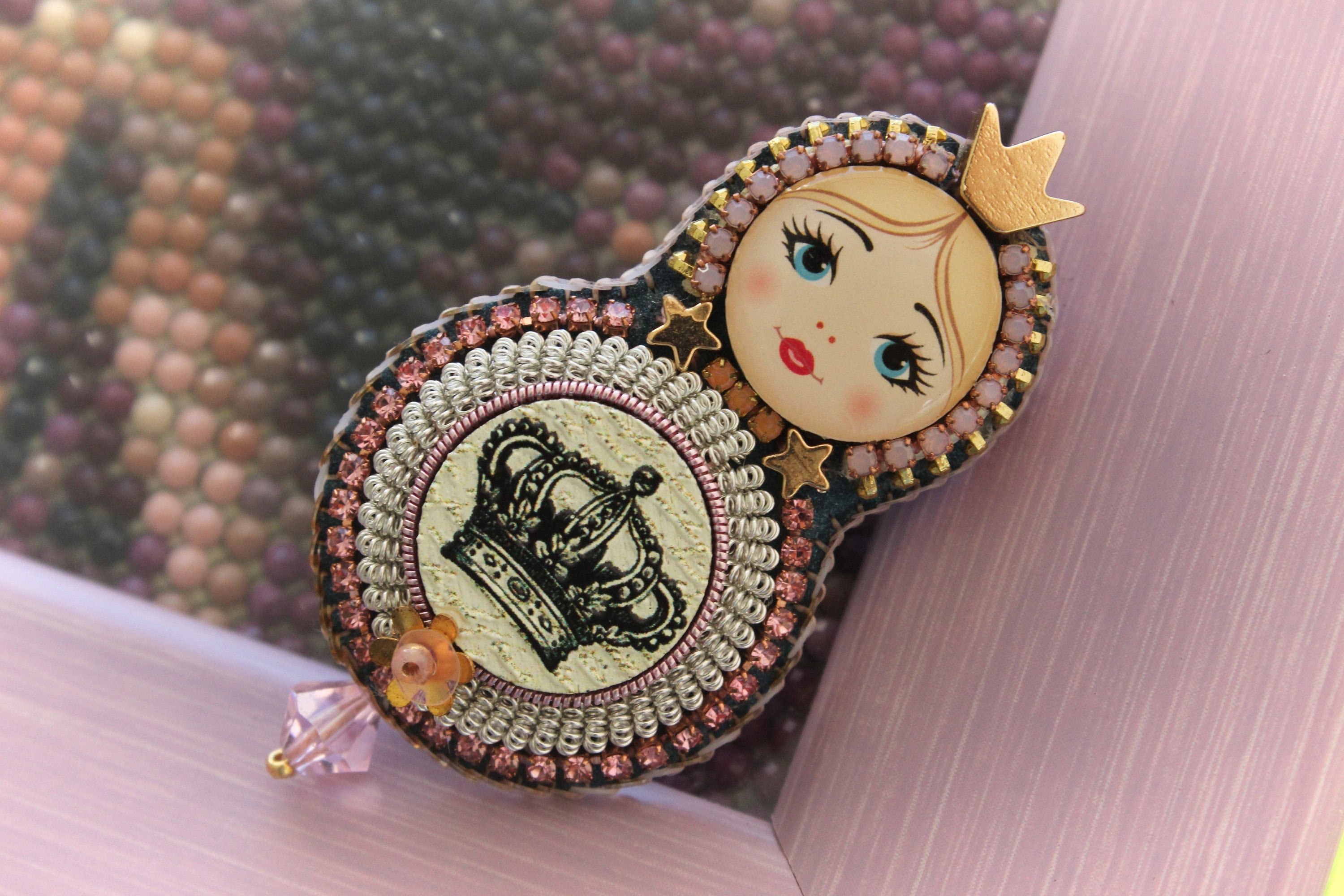Broche poupée russe Matriochka T2258 : Artisanat russe sur boutique
