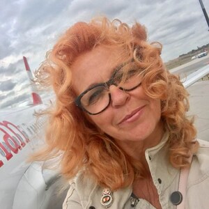 colorata matrioska nidificante bambola spilla per ragazze e donne, Figlia idé regalo per lei. bild 10