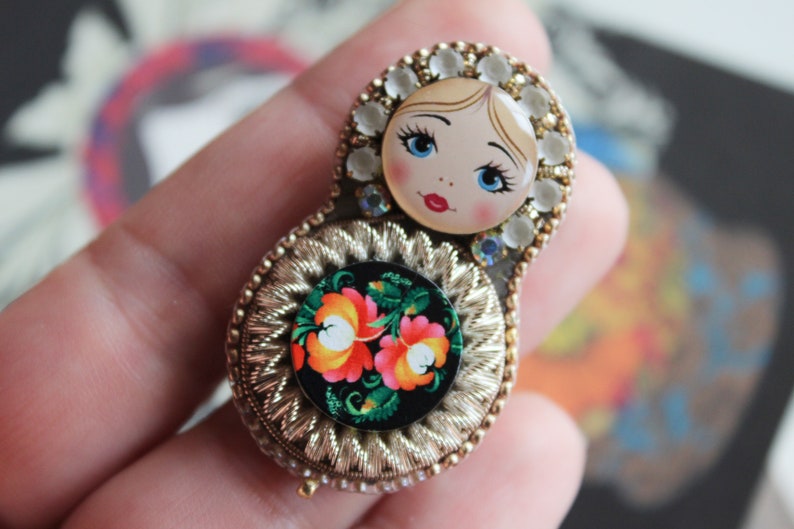 colorata matrioska nidificante bambola spilla per ragazze e donne, Figlia idé regalo per lei. 2- FLOWERS