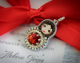 Collana di bambole della tradizione russa con ciondolo matrioska rossa, bel regalo per la mamma, regalo di compleanno per ragazza.