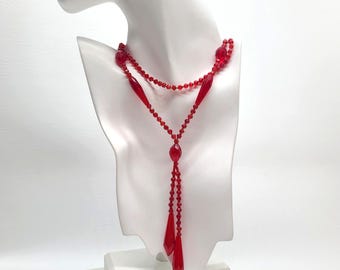1930s Art Deco red faceted glass bead lariat necklace flapper Great Gatsby era, beaded Y necklace, knotted