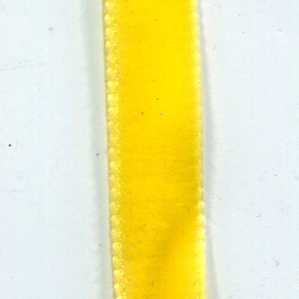 5 mètres de ruban de velours jaune 9 mm