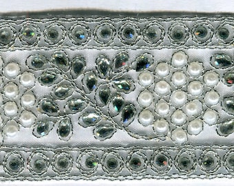 Lurex trim with rhinestones + pearls silver 50 mm