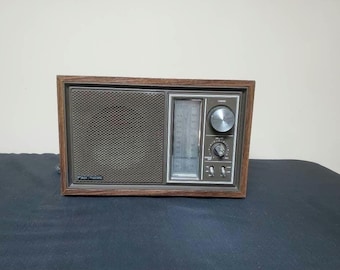 Vintage Panasonic AM/FM Transistor Radio - Model RE-6289