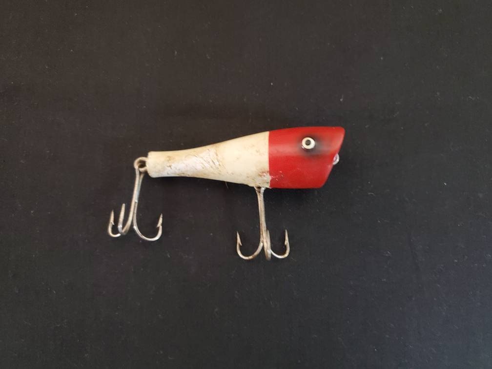 VINTAGE HEDDON GAME fisher red white wooden fishing lure $25.00