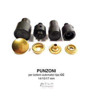 Peut inclure: Ensemble de quatre pinces à boutons-pression en métal noir pour la fixation de boutons-pression de 14/15/17 mm. L'ensemble comprend un capuchon, une douille et deux pinces.