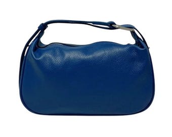 Bolso de mano para mujer en piel auténtica con asa suave y ajustable, fabricado en Italia.