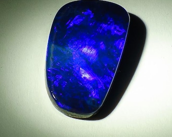 Raro opale blu boulder australiano da 12,6 carati