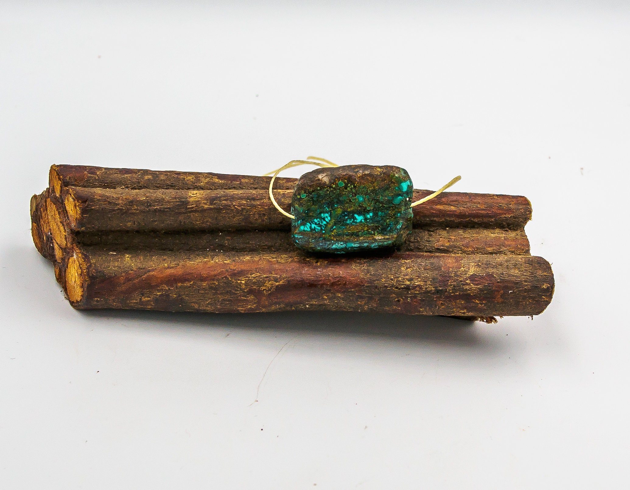 アンティークチベットターコイズビーズ：希少、大型、150～300年