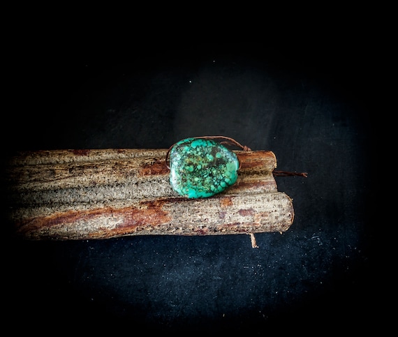 チベット　ヴィンテージターコイズビーズ　一粒 アンティークチベットターコイズビーズ：大型希少宝石（27 mm） - Etsy