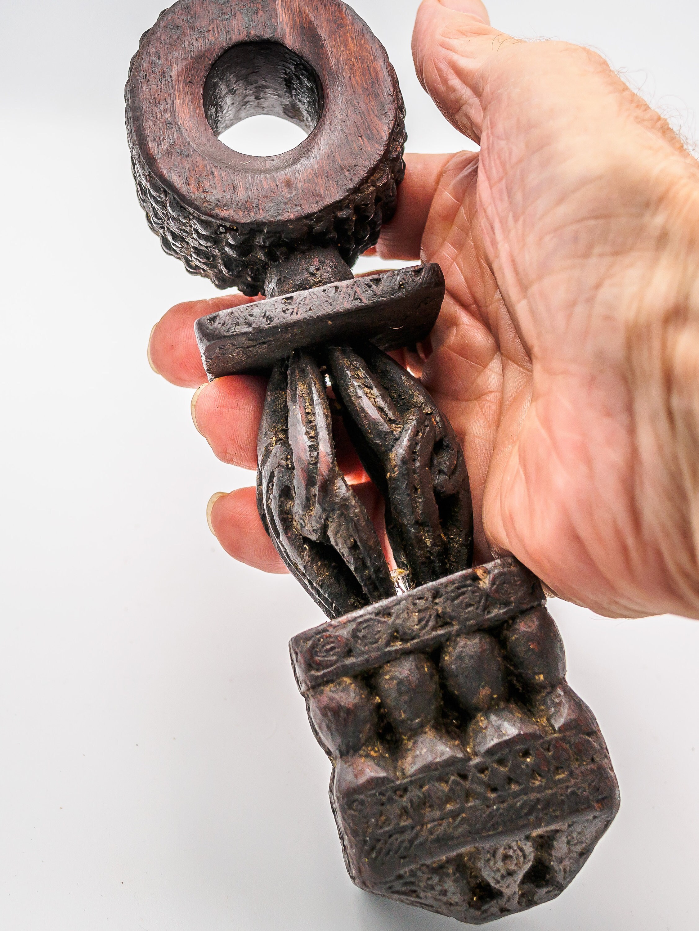 アンティーク彫刻が施されたネパールの木製グルラ：バターチャーン、19