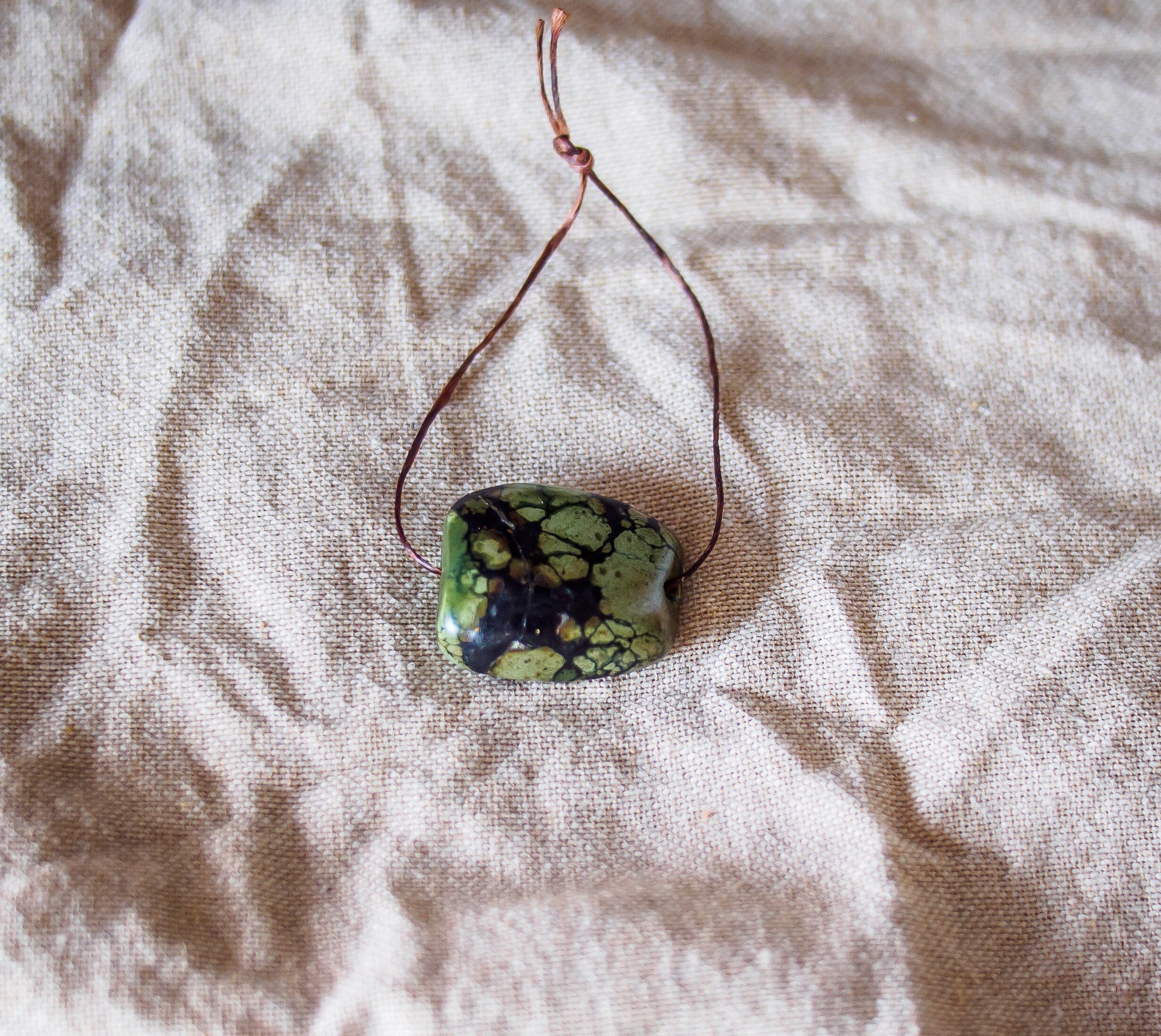 チベット　ヴィンテージターコイズビーズ　一粒 アンティークチベットターコイズビーズ：大粒希少石（27x24x11mm