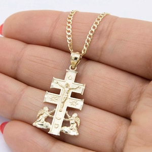 Conjunto de collar y colgante con cruz de Caravaca de 1 3/8" en oro amarillo auténtico de 10 quilates