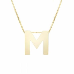 Colar com corrente em caixa com letra inicial M em ouro amarelo 14K real 18"