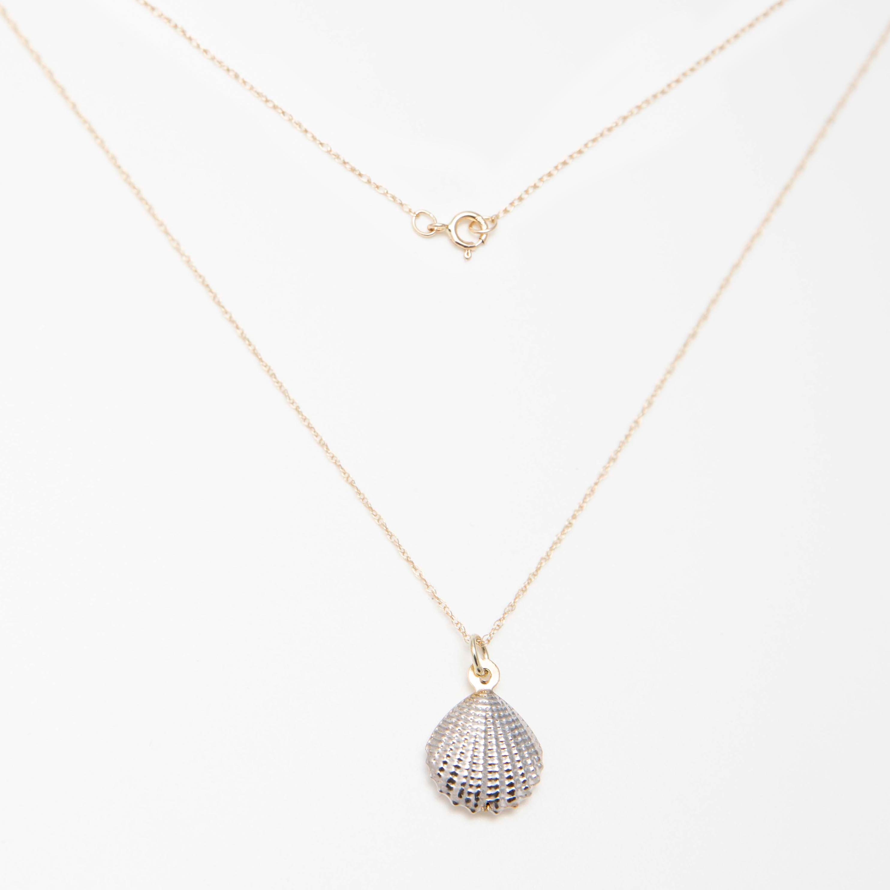 アクセサリーその他 Shells Pendant Necklace Mini Seashell Charm Pendant Necklace Real 10K Yellow White
