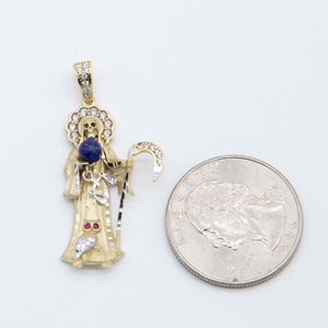 Colgante de 1 1/2" con halo de circonitas cúbicas de Santa Muerte, Ángel de la Muerte, oro amarillo y blanco auténtico de 14 quilates. imagen 2