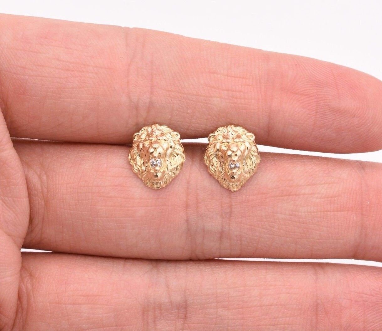 Orecchini A Borchia Testa Di Leone In Oro Giallo 10K Massiccio Con Zirconia, Nuovi In Confezione Regalo