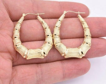 Pendientes de aro de bambú con corte de diamante ovalado graduado de 1 3/4 pulgadas, oro amarillo real de 10 quilates