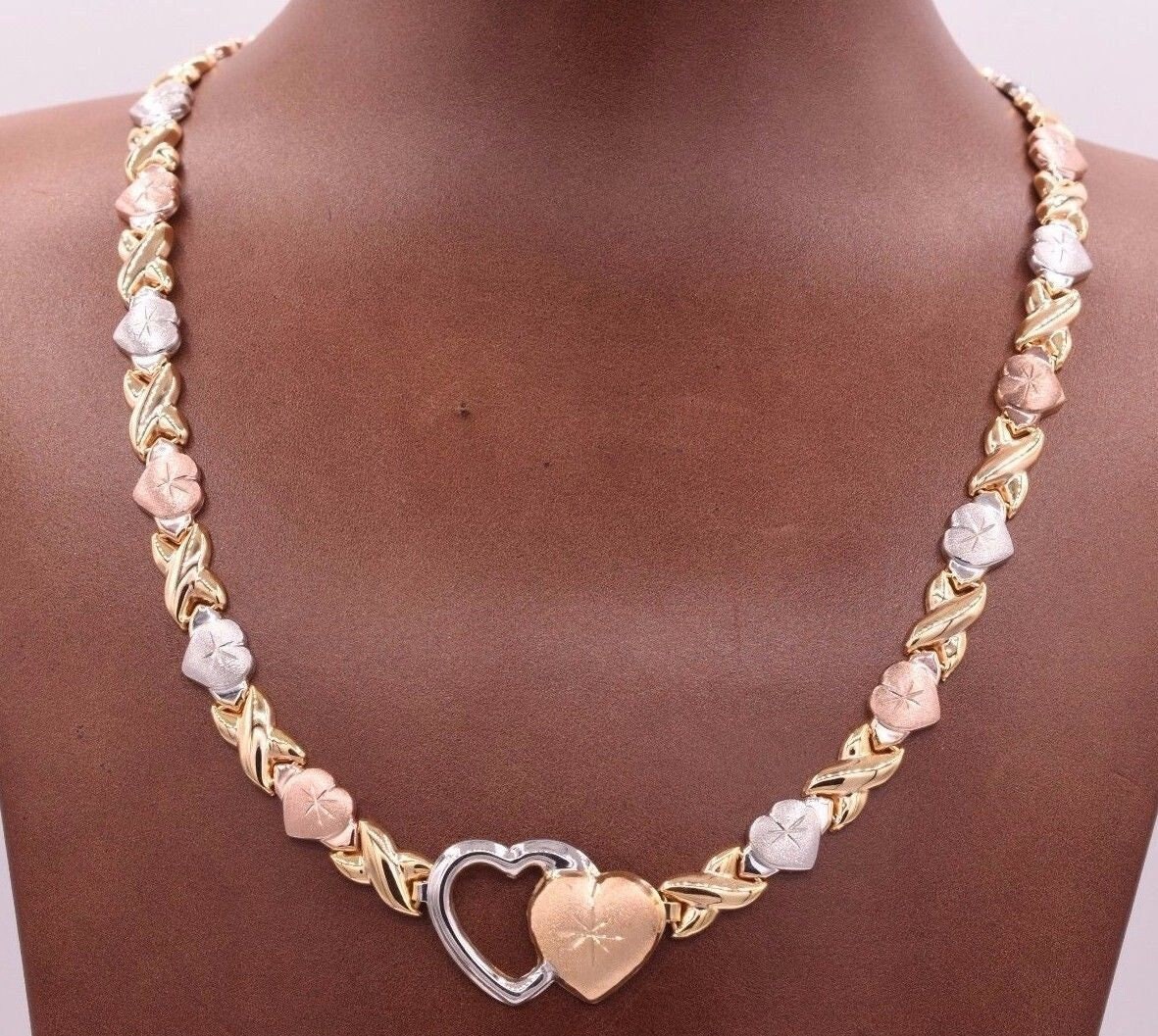 Hearts and outlet kisses gold necklace