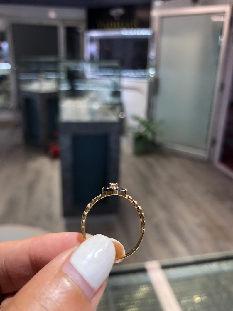 14K floral Sapphire and Diamond ring!