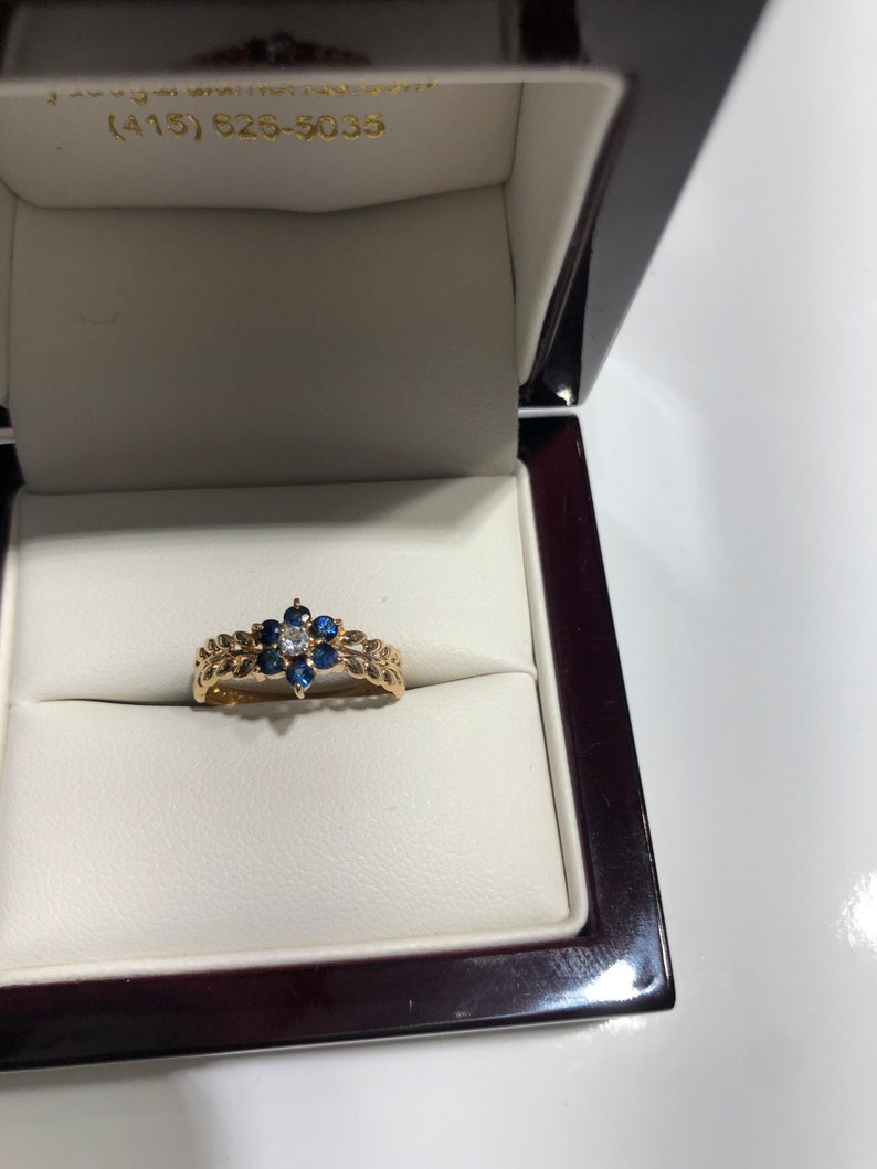 14K floral Sapphire and Diamond ring!
