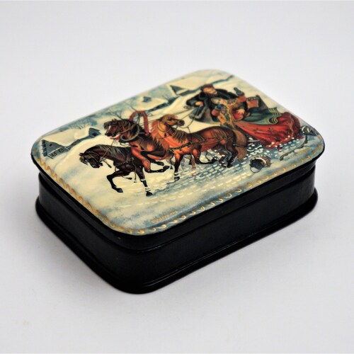 Russian selling Beautiful Lacquer Fedoskino Box 