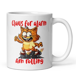 Taza de cerámica blanca con diseño de gato divertido en patines y garras de alarma, dibujo de gato naranja patinando con patines en llamas, regalo para amantes de los gatos